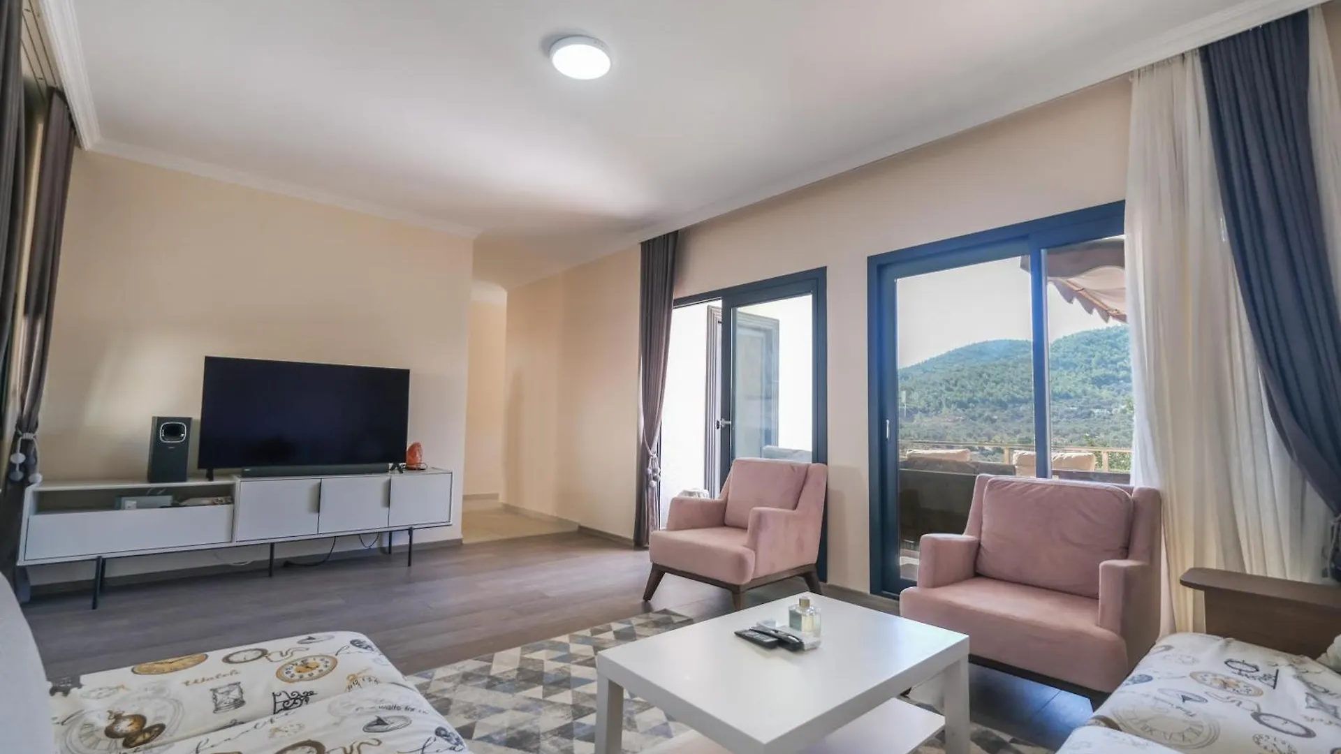 Kizilagacta Oezel Havuzlu Genis Bahceli Lueks Villa Bodrum Turecko