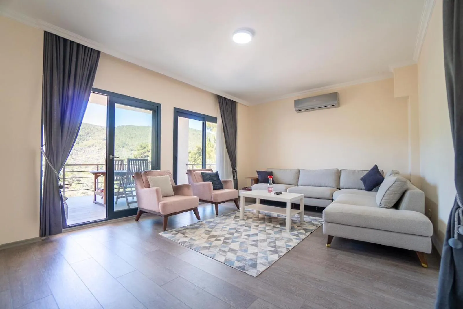 Kizilagacta Oezel Havuzlu Genis Bahceli Lueks Villa Bodrum
